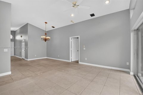 House in Boca Raton, Florida 3 bedrooms, 159.23 sq.m. № 1944248 - photo 11
