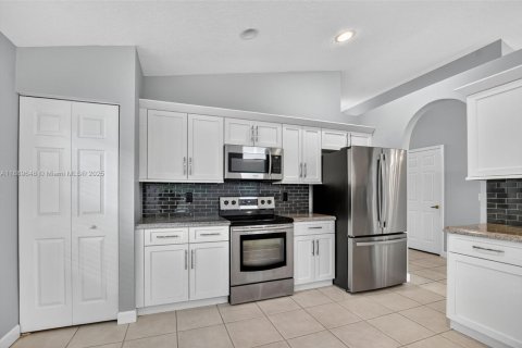 House in Boca Raton, Florida 3 bedrooms, 159.23 sq.m. № 1944248 - photo 18