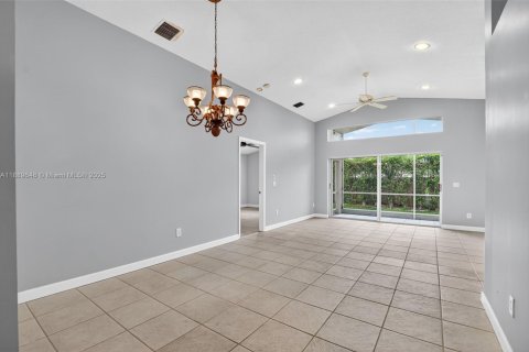 House in Boca Raton, Florida 3 bedrooms, 159.23 sq.m. № 1944248 - photo 7