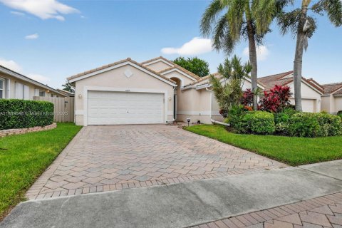 House in Boca Raton, Florida 3 bedrooms, 159.23 sq.m. № 1944248 - photo 2