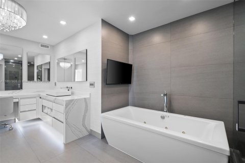 Купить кондоминиум в Авентура, Флорида 6 спален, 513.29м2, № 1746105 - фото 29