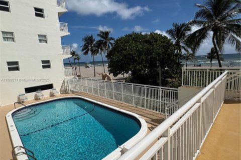 Condominio en venta en Hollywood, Florida, 2 dormitorios, 78.97 m2 № 1947333 - foto 16