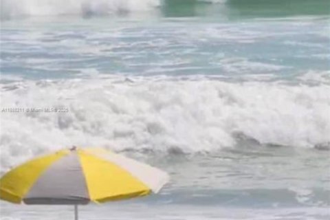 Condominio en venta en Hollywood, Florida, 2 dormitorios, 78.97 m2 № 1947333 - foto 1