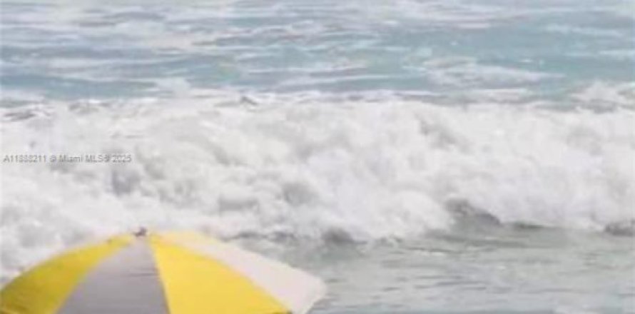 Condominio en Hollywood, Florida, 2 dormitorios № 1947333