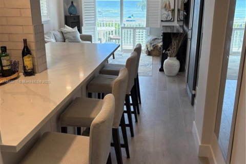 Condominio en venta en Hollywood, Florida, 2 dormitorios, 78.97 m2 № 1947333 - foto 2