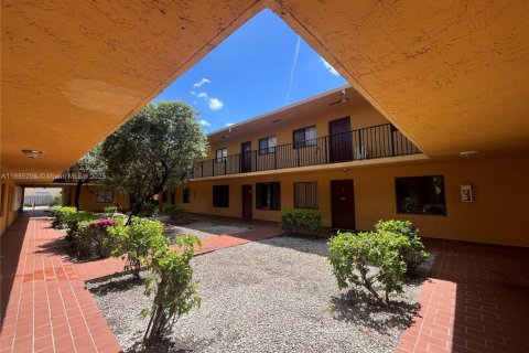 Condominio en alquiler en Hialeah, Florida, 2 dormitorios, 72.28 m2 № 1931500 - foto 5