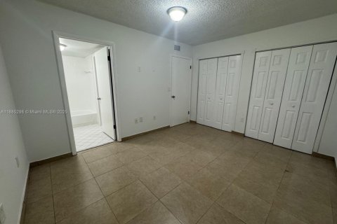 Condominio en alquiler en Hialeah, Florida, 2 dormitorios, 72.28 m2 № 1931500 - foto 8