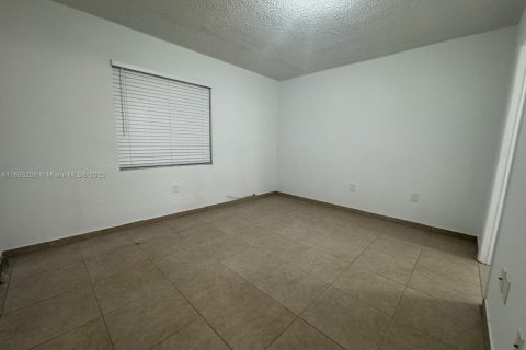 Condominio en alquiler en Hialeah, Florida, 2 dormitorios, 72.28 m2 № 1931500 - foto 7