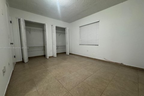 Condominio en alquiler en Hialeah, Florida, 2 dormitorios, 72.28 m2 № 1931500 - foto 9