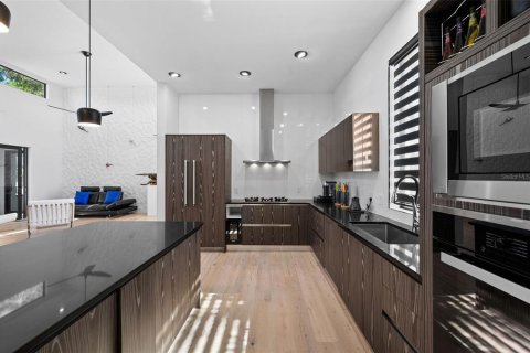 Villa ou maison à louer à Sarasota, Floride: 3 chambres, 252.51 m2 № 1832828 - photo 16