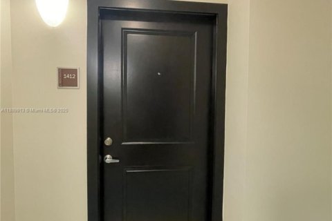 Copropriété à vendre à Coral Gables, Floride: 1 chambre, 69.96 m2 № 1944468 - photo 1