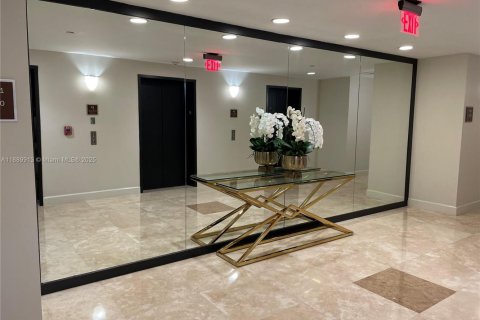 Copropriété à vendre à Coral Gables, Floride: 1 chambre, 69.96 m2 № 1944468 - photo 16