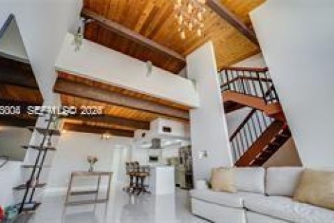 Снять в аренду таунхаус в Майами, Флорида 2 спальни, 159.42м2, № 2050087 - фото 13