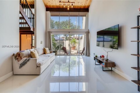 Снять в аренду таунхаус в Майами, Флорида 2 спальни, 159.42м2, № 2050087 - фото 5