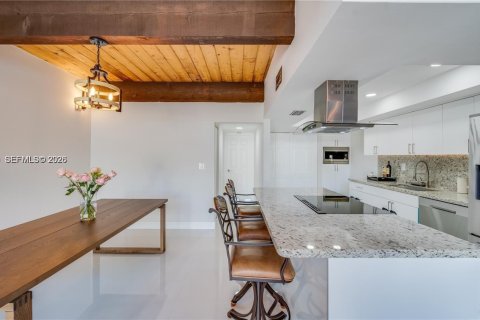 Снять в аренду таунхаус в Майами, Флорида 2 спальни, 159.42м2, № 2050087 - фото 3