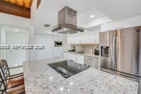 Снять в аренду таунхаус в Майами, Флорида 2 спальни, 159.42м2, № 2050087 - фото 17