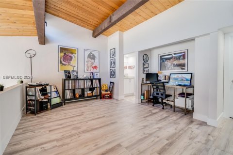 Снять в аренду таунхаус в Майами, Флорида 2 спальни, 159.42м2, № 2050087 - фото 9