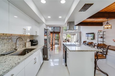 Снять в аренду таунхаус в Майами, Флорида 2 спальни, 159.42м2, № 2050087 - фото 6