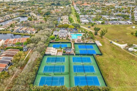 Снять в аренду таунхаус в Майами, Флорида 2 спальни, 159.42м2, № 2050087 - фото 28