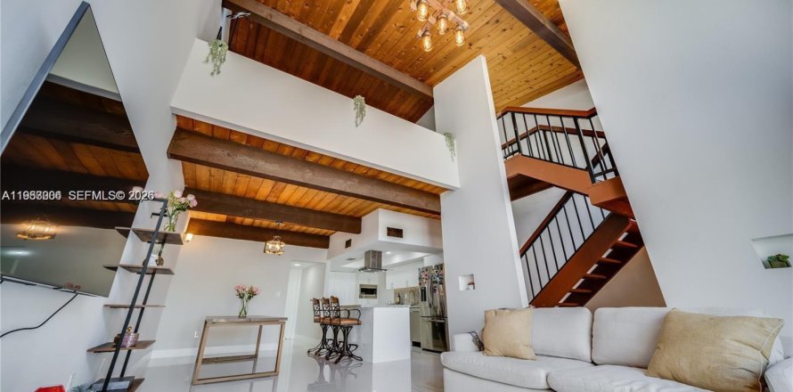 Таунхаус в Майами, Флорида 2 спальни, 159.42м2 № 2050087