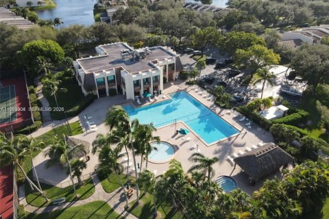 Снять в аренду таунхаус в Майами, Флорида 2 спальни, 159.42м2, № 2050087 - фото 30