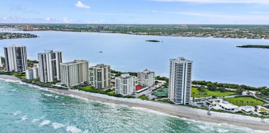 Condominio en Riviera Beach, Florida, 2 dormitorios  № 1077886