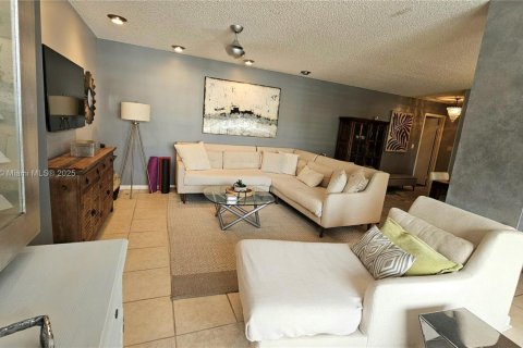Copropriété à louer à Aventura, Floride: 2 chambres, 101.82 m2 № 1932324 - photo 7