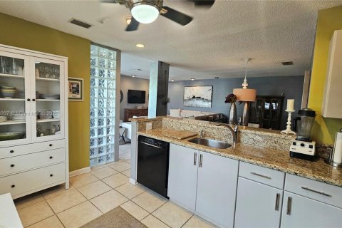 Copropriété à louer à Aventura, Floride: 2 chambres, 101.82 m2 № 1932324 - photo 11