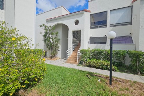 Copropriété à louer à Aventura, Floride: 2 chambres, 101.82 m2 № 1932324 - photo 1