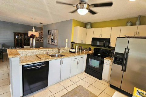 Copropriété à louer à Aventura, Floride: 2 chambres, 101.82 m2 № 1932324 - photo 10
