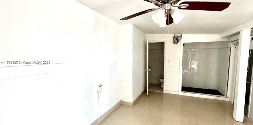 Immobilier commercial à Miami, Floride 16.72 m2 № 1953881