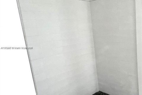 Immobilier commercial à louer à Miami, Floride: 16.72 m2 № 1953881 - photo 4
