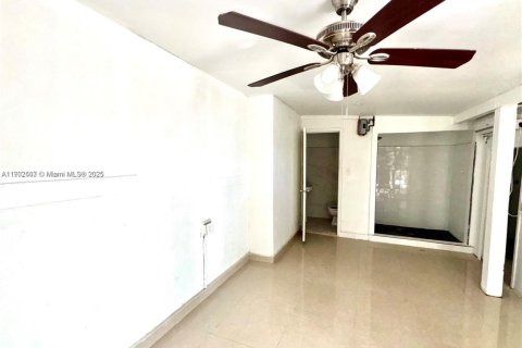 Immobilier commercial à louer à Miami, Floride: 16.72 m2 № 1953881 - photo 6