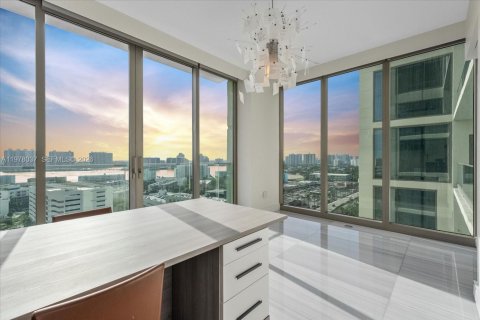 Condo in Sunny Isles Beach, Florida, 3 bedrooms  № 2052962 - photo 14