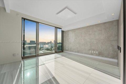 Condo in Sunny Isles Beach, Florida, 3 bedrooms  № 2052962 - photo 18