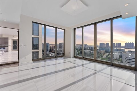 Condo in Sunny Isles Beach, Florida, 3 bedrooms  № 2052962 - photo 15