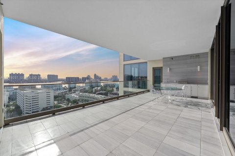 Condo in Sunny Isles Beach, Florida, 3 bedrooms  № 2052962 - photo 16