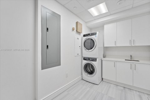 Condo in Sunny Isles Beach, Florida, 3 bedrooms  № 2052962 - photo 11