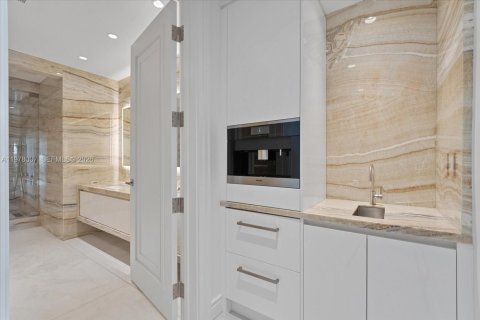 Condo in Sunny Isles Beach, Florida, 3 bedrooms  № 2052962 - photo 21