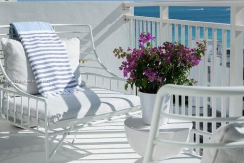 Condo in Miami Beach, Florida, 2 bedrooms  № 1937864 - photo 1
