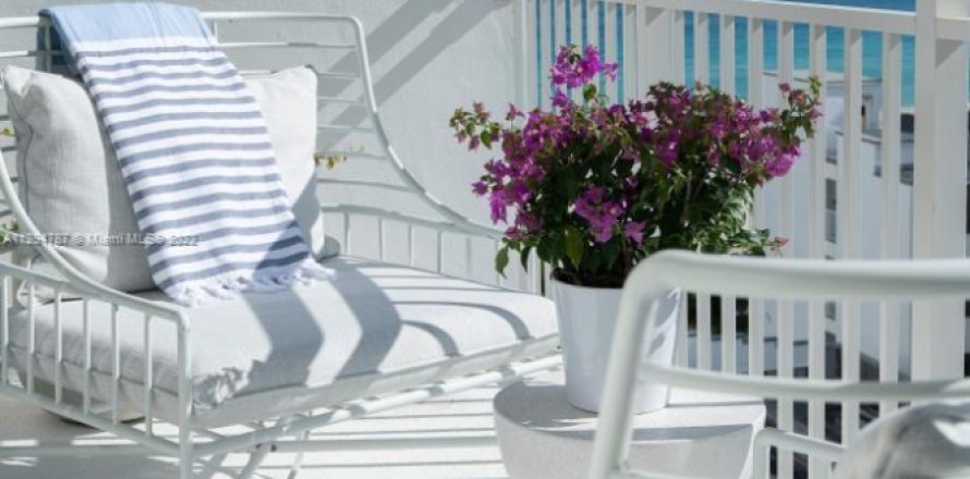 Condominio en Miami Beach, Florida, 2 dormitorios  № 1937864