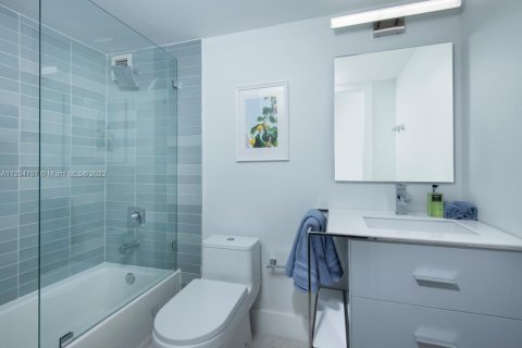 Condominio en alquiler en Miami Beach, Florida, 2 dormitorios, 121.89 m2 № 1937864 - foto 3