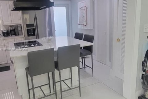 Casa en venta en Dania Beach, Florida, 3 dormitorios, 150.78 m2 № 2055765 - foto 2