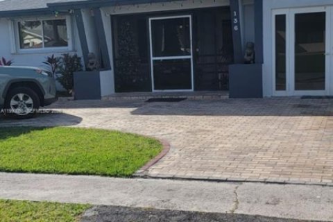 Casa en Dania Beach, Florida 3 dormitorios, 150.78 m2 № 2055765