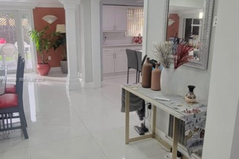 Casa en venta en Dania Beach, Florida, 3 dormitorios, 150.78 m2 № 2055765 - foto 3