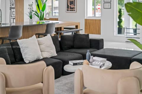 Casa en venta en Hallandale Beach, Florida, 5 dormitorios, 245.17 m2 № 2001776 - foto 3