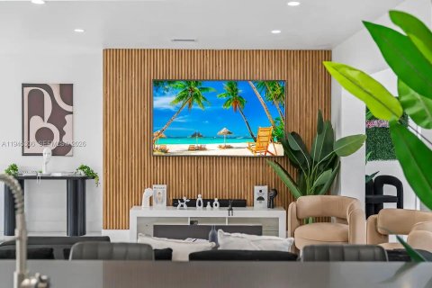 Casa en venta en Hallandale Beach, Florida, 5 dormitorios, 245.17 m2 № 2001776 - foto 2