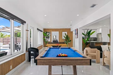 Casa en venta en Hallandale Beach, Florida, 5 dormitorios, 245.17 m2 № 2001776 - foto 11