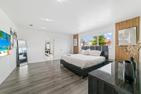 Casa en venta en Hallandale Beach, Florida, 5 dormitorios, 245.17 m2 № 2001776 - foto 17