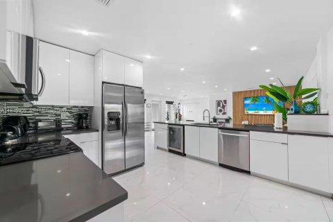 Casa en venta en Hallandale Beach, Florida, 5 dormitorios, 245.17 m2 № 2001776 - foto 22